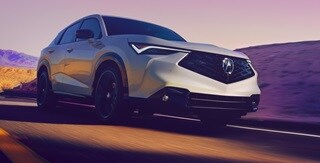 Vista frontal de la Acura ADX 2025 mostrando la experiencia de manejo Vista frontal de la Acura ADX 2025 mostrando la experiencia de manejo