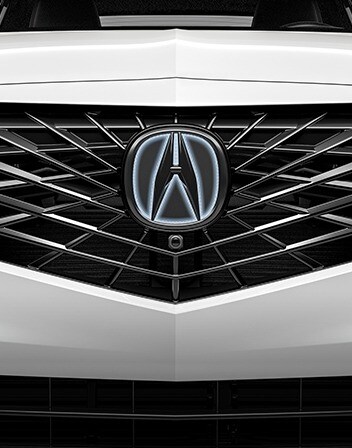 Se muestra la Acura ADX 2026 en Platinum White Pearl con el emblema frontal iluminado accesorio. Se muestra la Acura ADX 2026 en Platinum White Pearl con el emblema frontal iluminado accesorio.