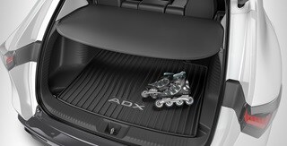 Interior de la Acura ADX 2026 con la cubierta de carga accesoria.