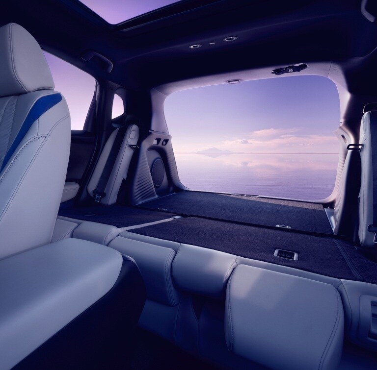 Acura ADX A-Spec 2026 con Paquete Avanzado, se muestra con interior de color Orchid y con amplio espacio de carga. Acura ADX A-Spec 2026 con Paquete Avanzado, se muestra con interior de color Orchid y con amplio espacio de carga.