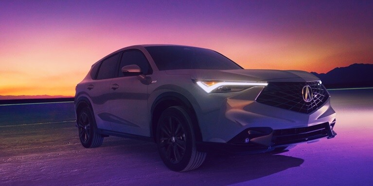 Se muestra la Acura ADX A-Spec 2026 en Urban Gray Pearl estacionada con una puesta de sol en el fondo.