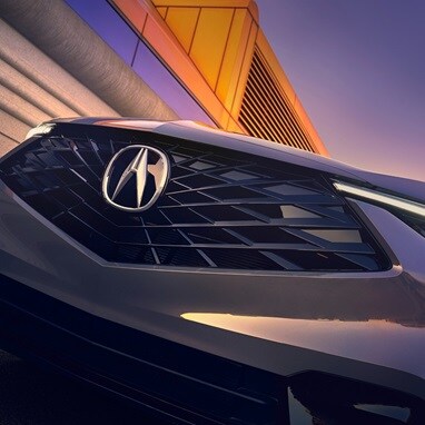 Se muestra la Acura ADX A-Spec 2026 en Urban Gray Pearl estacionada con una puesta de sol en el fondo.