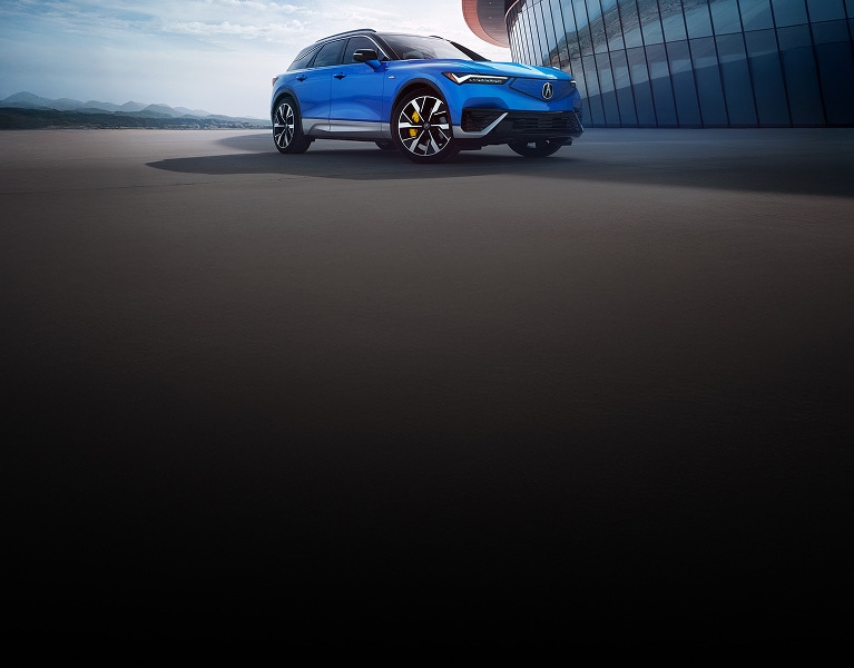 Acura ZDX Type S 2024 en Double Apex Blue Pearl estacionada frente a un edificio moderno (SUV prémium totalmente eléctrica). Acura ZDX Type S 2024 en Double Apex Blue Pearl estacionada frente a un edificio moderno (SUV prémium totalmente eléctrica).