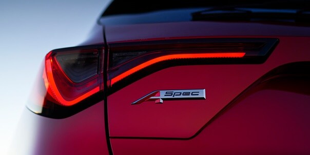 Las luces traseras de LED Chicane de la Acura MDX 2022 enmarcan la parte trasera