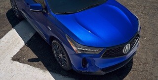 Imagen aérea de la Acura RDX 2022 con pintura de primera calidad Apex Blue Pearl Imagen aérea de la Acura RDX 2022 con pintura de primera calidad Apex Blue Pearl