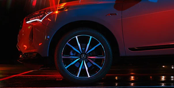 Acura RDX 2025 con exclusivas ruedas de aleación de 20 pulgadas en Berlina Black con acabado mecanizado Acura RDX 2025 con exclusivas ruedas de aleación de 20 pulgadas en Berlina Black con acabado mecanizado