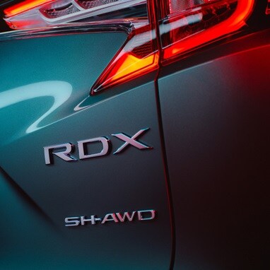 Acura RDX 2026 con insignia de Super Handling All Wheel Drive™