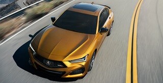 TLX Type S 2022 en Tiger Eye Pearl con accesorios originales de Acura TLX Type S 2022 en Tiger Eye Pearl con accesorios originales de Acura