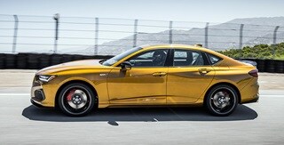 La pintura de primera calidad Tiger Eye Pearl del TLX 2022 acentúa el diseño imponente y aerodinámico La pintura de primera calidad Tiger Eye Pearl del TLX 2022 acentúa el diseño imponente y aerodinámico