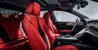 El interior exclusivo del TLX A-Spec 2022 los pone a usted y a sus pasajeros en los asientos inspirados en el NSX El interior exclusivo del TLX A-Spec 2022 los pone a usted y a sus pasajeros en los asientos inspirados en el NSX