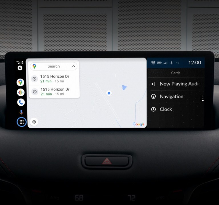 Integración con Android Auto abierta en la pantalla central del Acura TLX A-Spec 2024 con interior de color Ebony