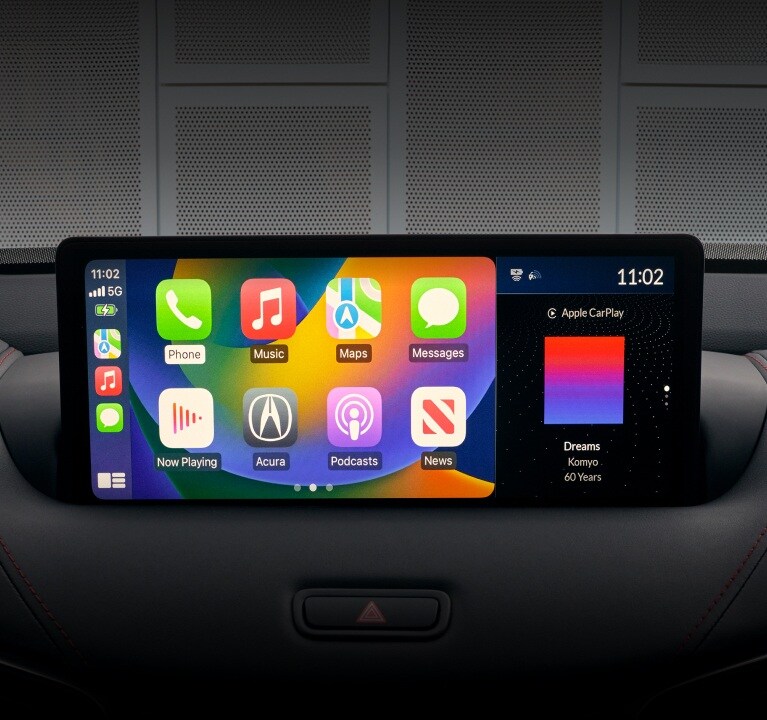 Integración con Apple CarPlay® abierta en la pantalla central del Acura TLX 2025 con Paquete A-Spec e interior de color Ebony.