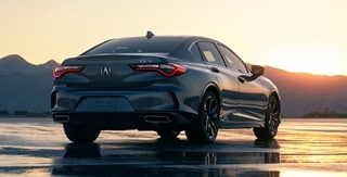 Líneas esculpidas de la carrocería del Acura TLX 2025 con Paquete Tecnológico en Liquid Carbon Metallic. Líneas esculpidas de la carrocería del Acura TLX 2025 con Paquete Tecnológico en Liquid Carbon Metallic.
