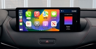 Interior de color Ebony con compatibilidad con Apple CarPlay®* del Acura TLX 2025 con Paquete A-Spec. Interior de color Ebony con compatibilidad con Apple CarPlay®* del Acura TLX 2025 con Paquete A-Spec.