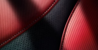 Interior con detalles de cuero en Red del Acura TLX 2025 con Paquete A-Spec. Interior con detalles de cuero en Red del Acura TLX 2025 con Paquete A-Spec.