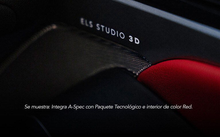 Altavoz del Acura Integra con primer plano del logotipo de ELS Studio en la puerta