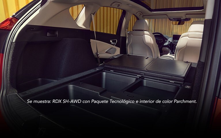 Acura RDX 2024 con Paquete Tecnológico e interior de color Parchment, mostrando el espacio de carga.