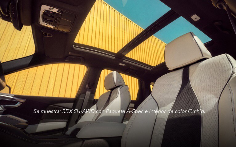 Acura RDX SH-AWD 2026 con Paquete A-Spec Avanzado e interior de color Orchid, que muestra el techo corredizo panorámico.