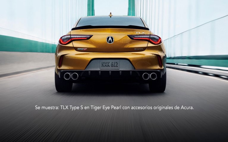 Vista trasera del Acura TLX Type S 2024 en Tiger Eye Pearl 