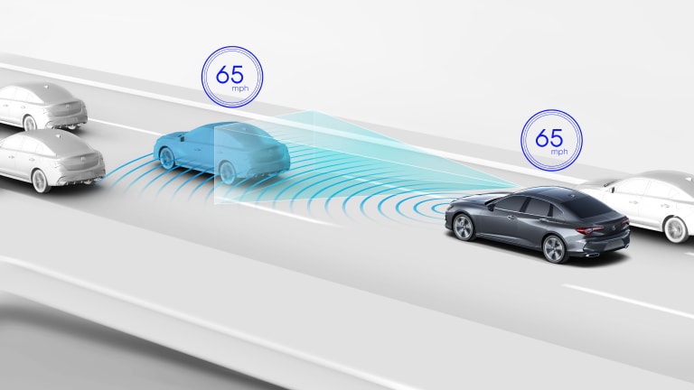 CGI del Acura TLX 2025 con ACC (control automático de crucero adaptable) e intervalos de velocidad reducida.